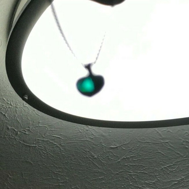 VTG NECKLACE~SIMULATED EMERALD HEART MAY BIRTHSTONE~15.5″~SILVER TONE W GIFT BOX