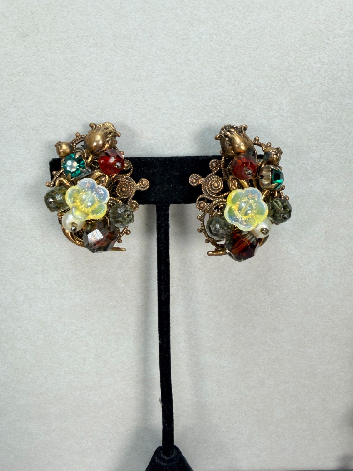 Gorgeous Unsigned DeMario Art Glass Floral Cluster Clip On Earrings Vintage Rare