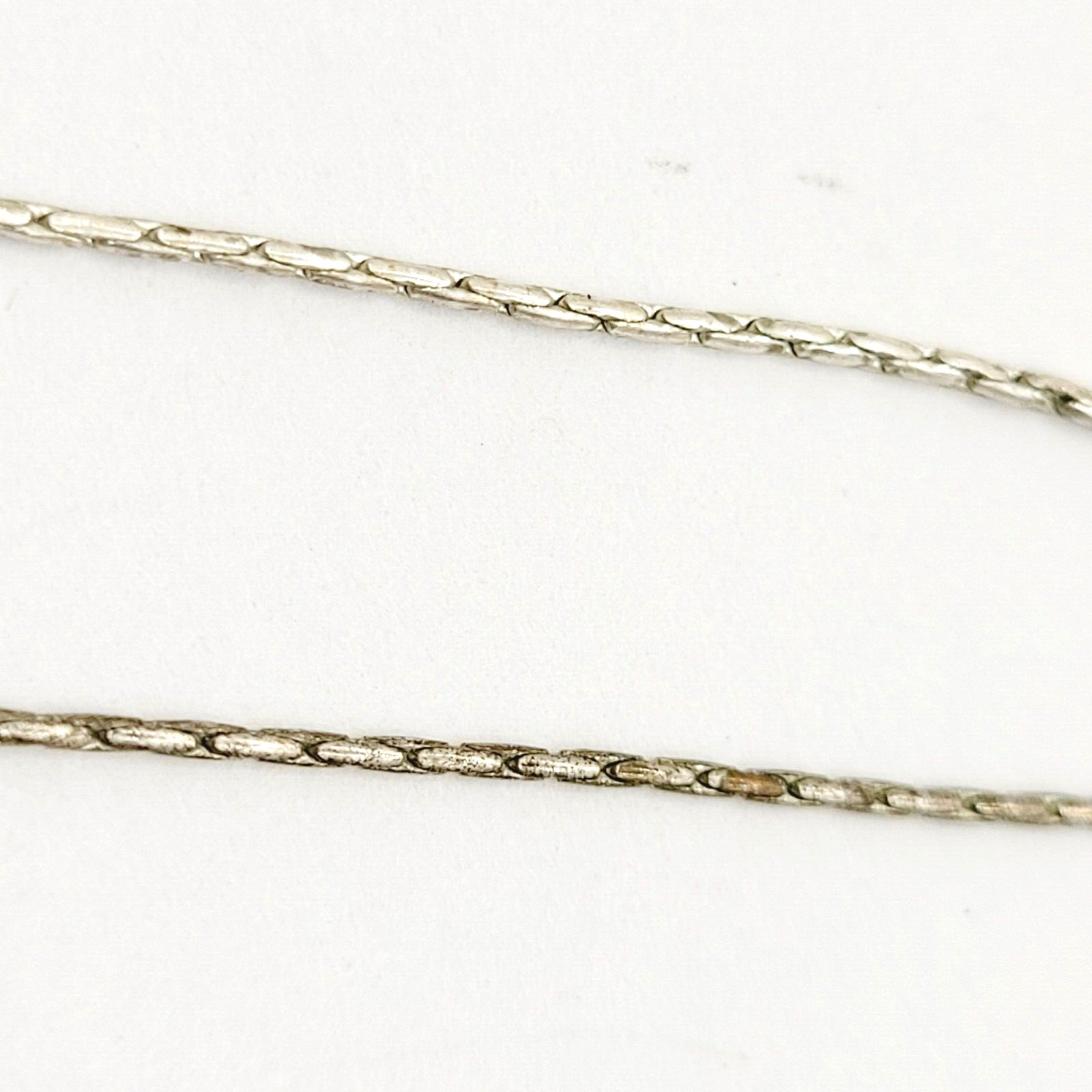 Chunky Mother of Pearl Shell Bead Neutral Color Silver Tone Chain Vtg Necklace