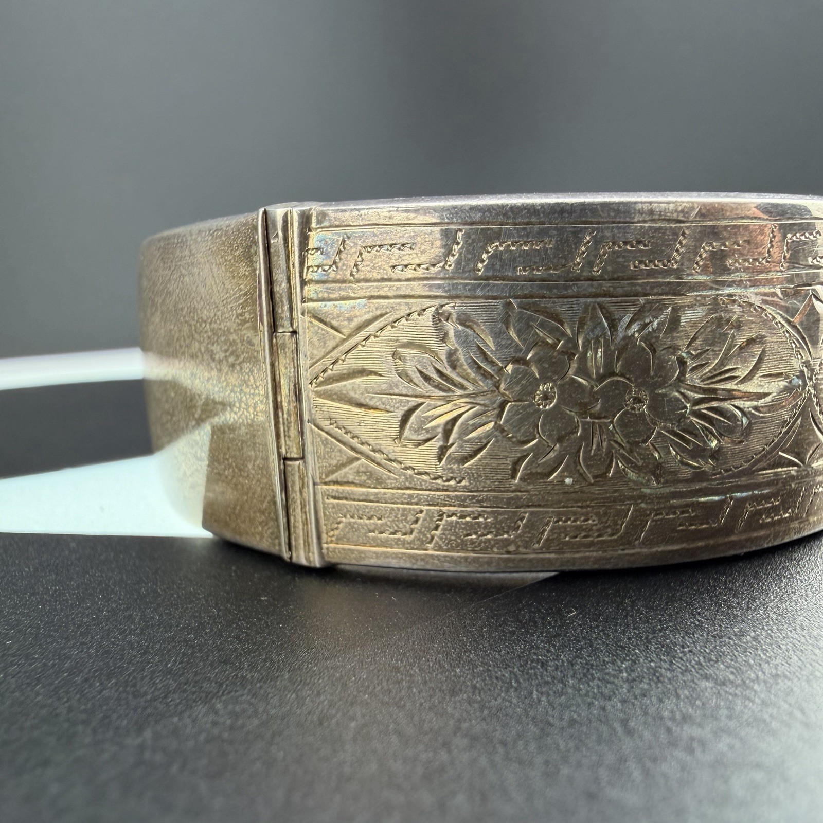 Deakin Francis Sterling Silver Wax-Filled Engraved Hinged Bangle 7.25″ Bracelet