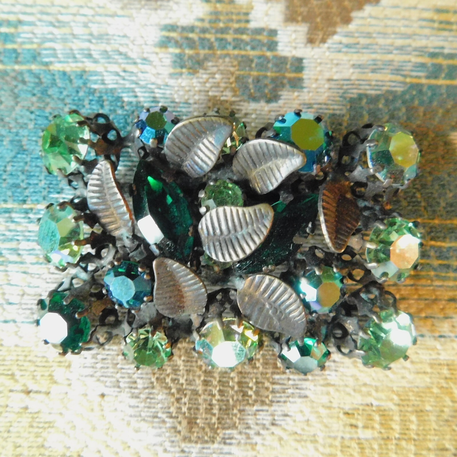 VTG. SIGNED AUSTRIAN EMERALD GREEN AURORA BOREALIS RHINESTONE BROOCH RECTANGULAR