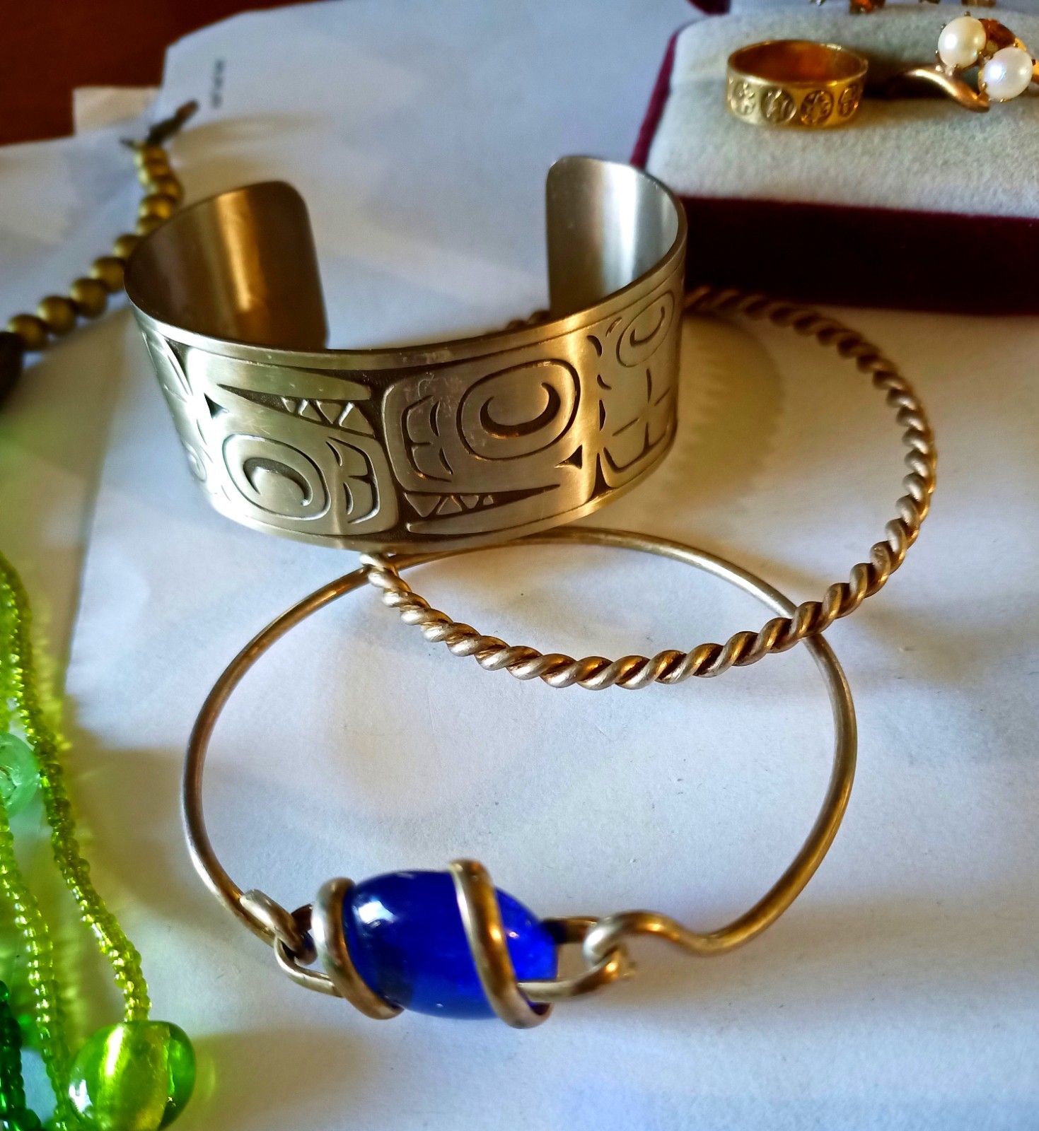Vintage MIXED JEWELRY LOT PENDANT,BRACELETS,NECKLACE,RINGS,PINS