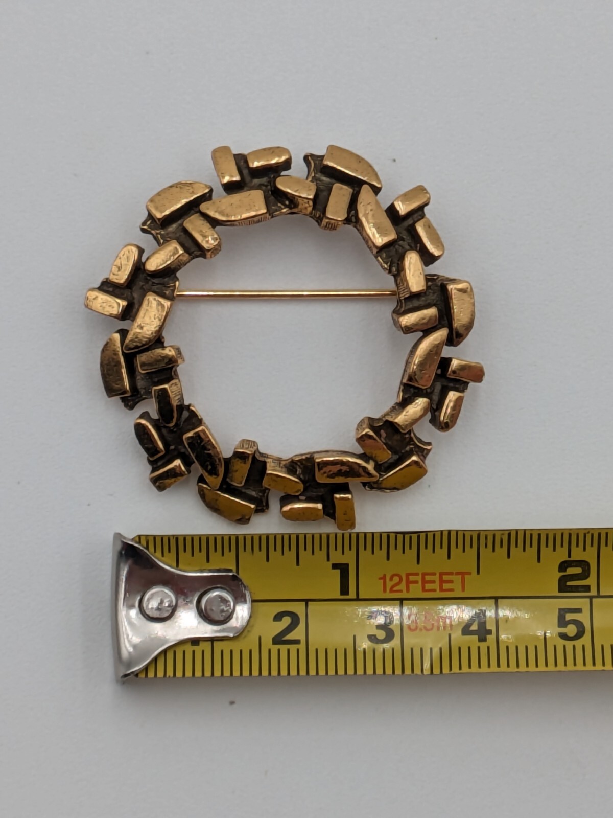 Vintage ROBERT ZENTALL Brutalist Metal Abstract Brooch Gold Tone Round Wreath