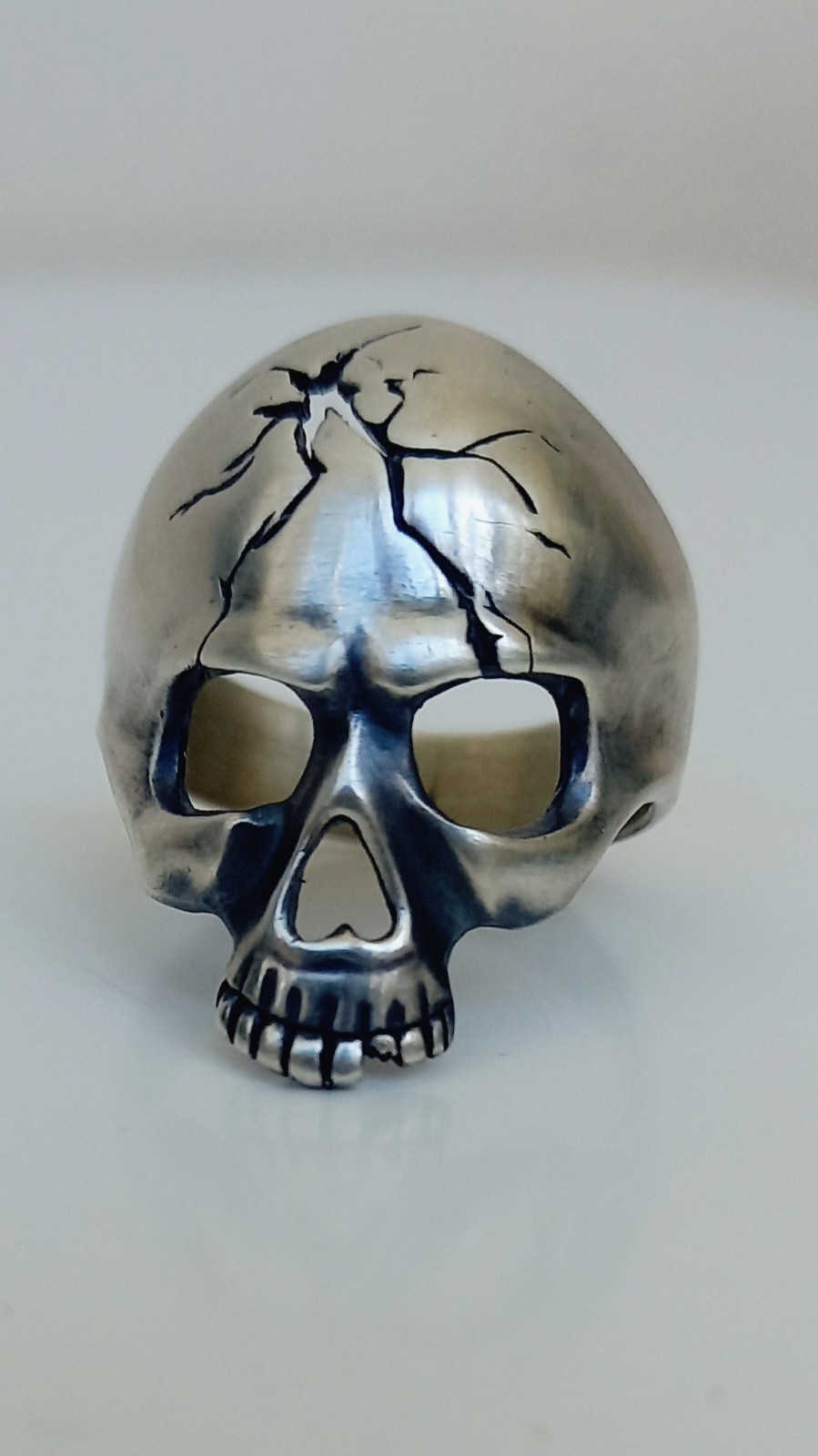 №98 Custom Handcrafted SILVER Ring Biker Scull Ring Size 9 ( 7.98 gr)