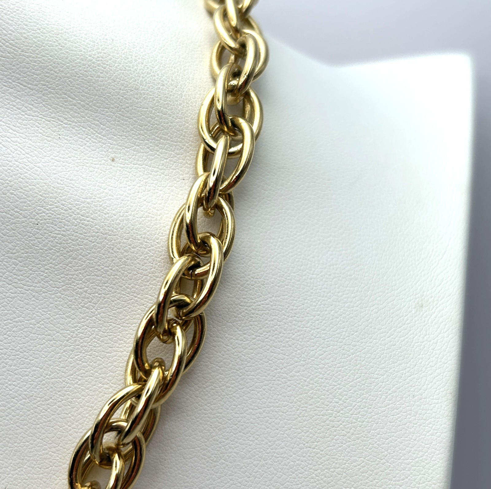 Trifari Necklace Chunky Gold Tone Oval Link Chain Statement 17.5 in