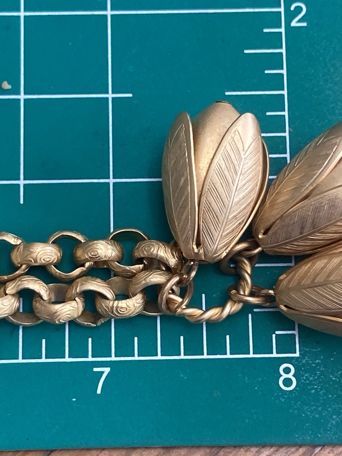 Vintage Bracelet matte gold tone Flower Pod charm Textured Links 7.5″