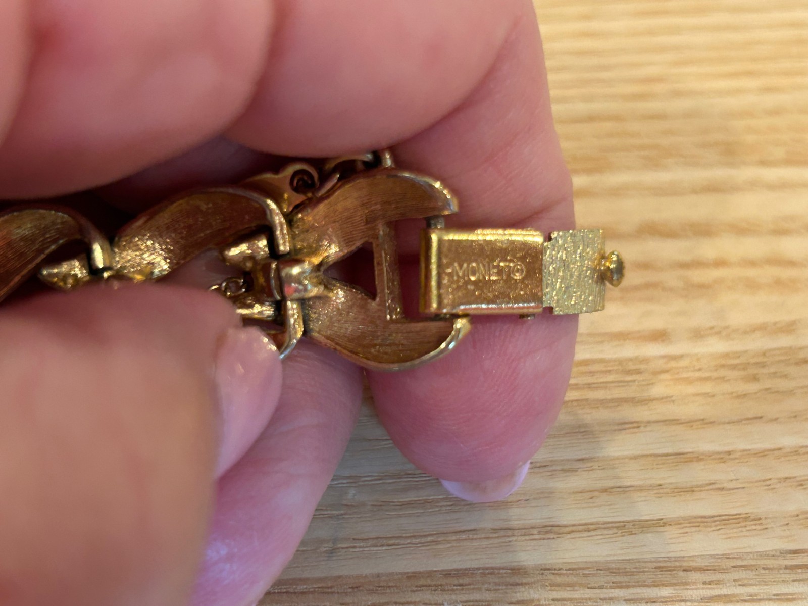 VINTAGE MONET GOLD TONE CHAIN LINK BRACELET SAFETY CHAIN FOLDOVER CLASP 7 1/4 IN