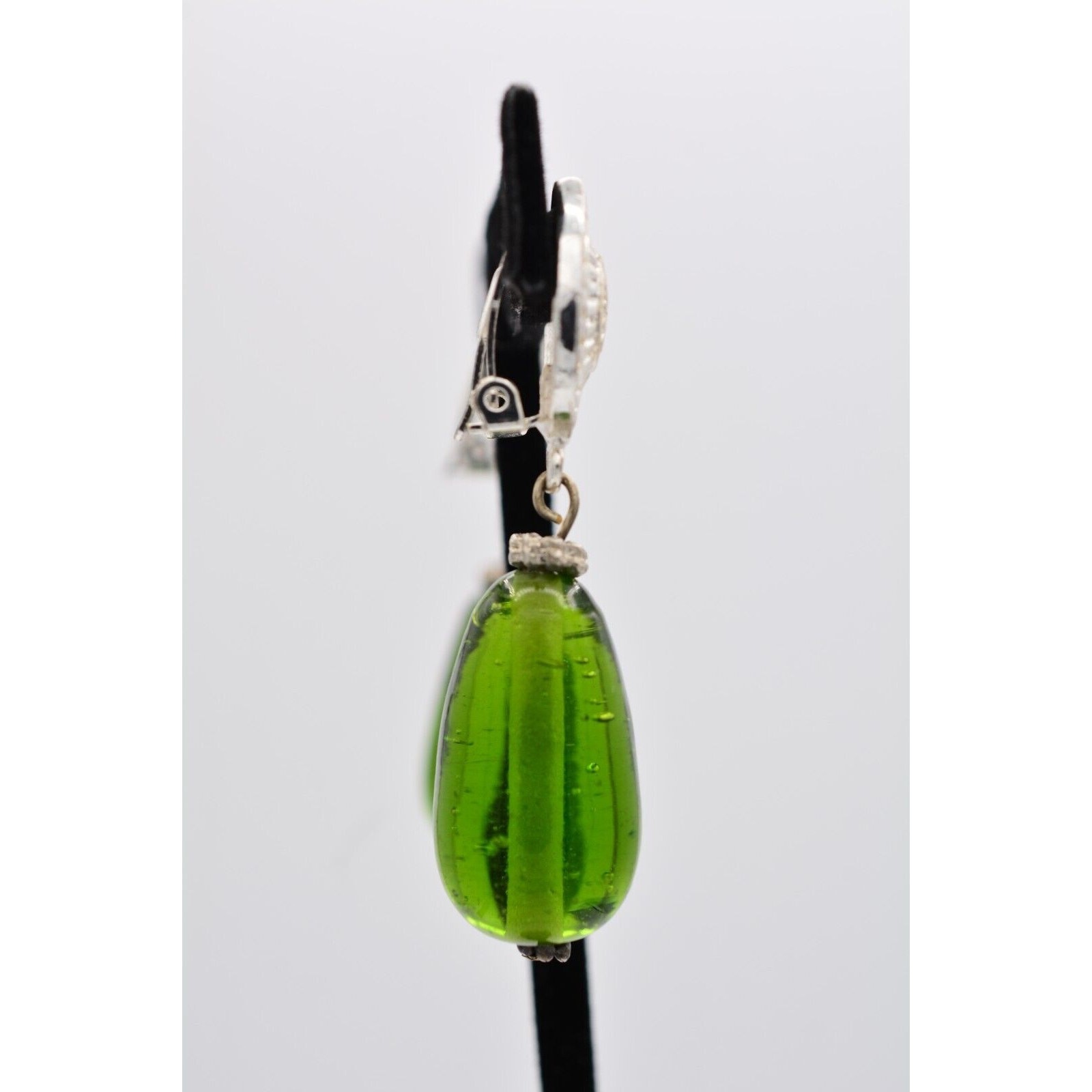 Vintage Dangle Clip On Earrings Green Glass Drop Silver Tone Chunky 1990s BinAK