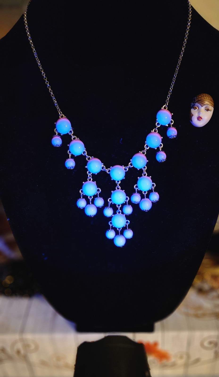 VTG Salmon Color Lucite Chandelier Silver Tone Necklace