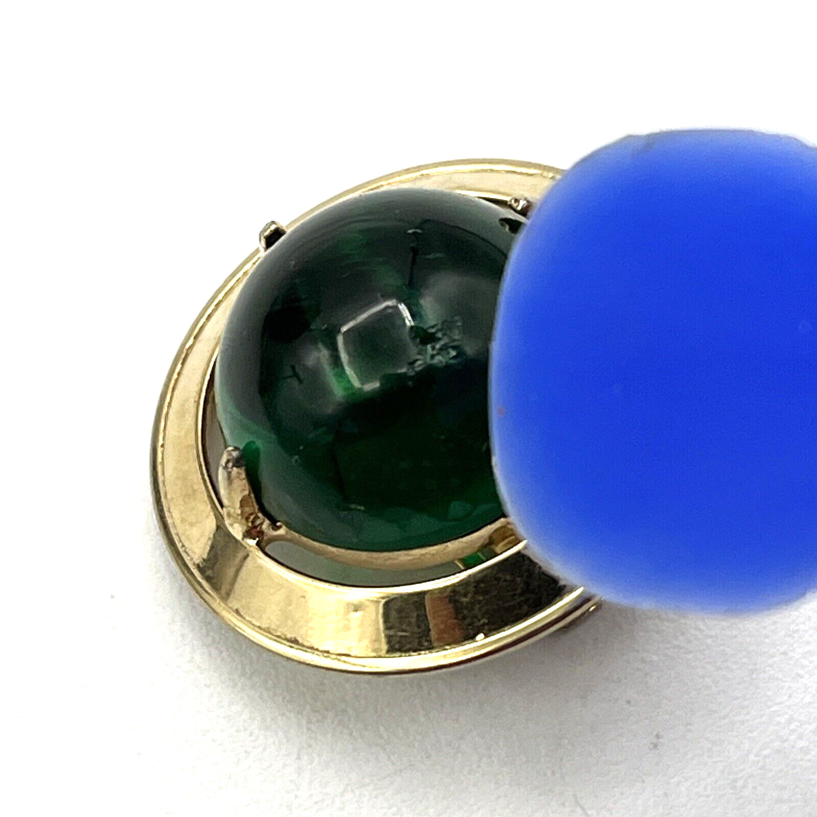 Vintage Green Gripoix Glass Cabochon Clip-on Earrings Gold Tone 1.25″