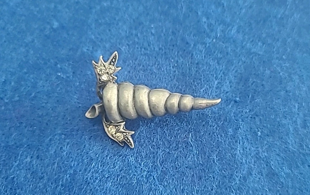 Fun Vintage Pewter Carrot w/Crystal Rhinestone Leaves On Top Brooch Pin