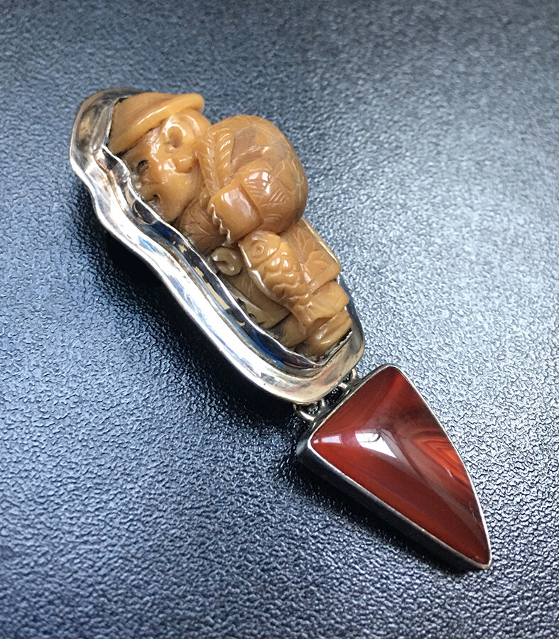 Amy Kahn Russell Netsuke Pendant / Brooch
