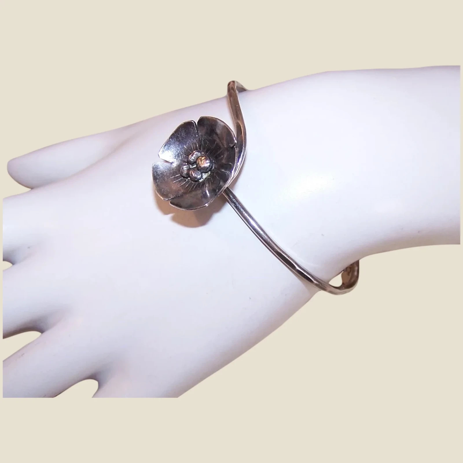 JB Sterling Silver Vintage Bangle Bracelet – Open Flower Top