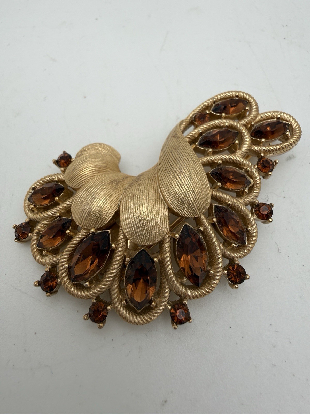 Vintage Crown Trifari Amber Rhinestone Gold Tone Fur Dress Clip Brooch 2.25”
