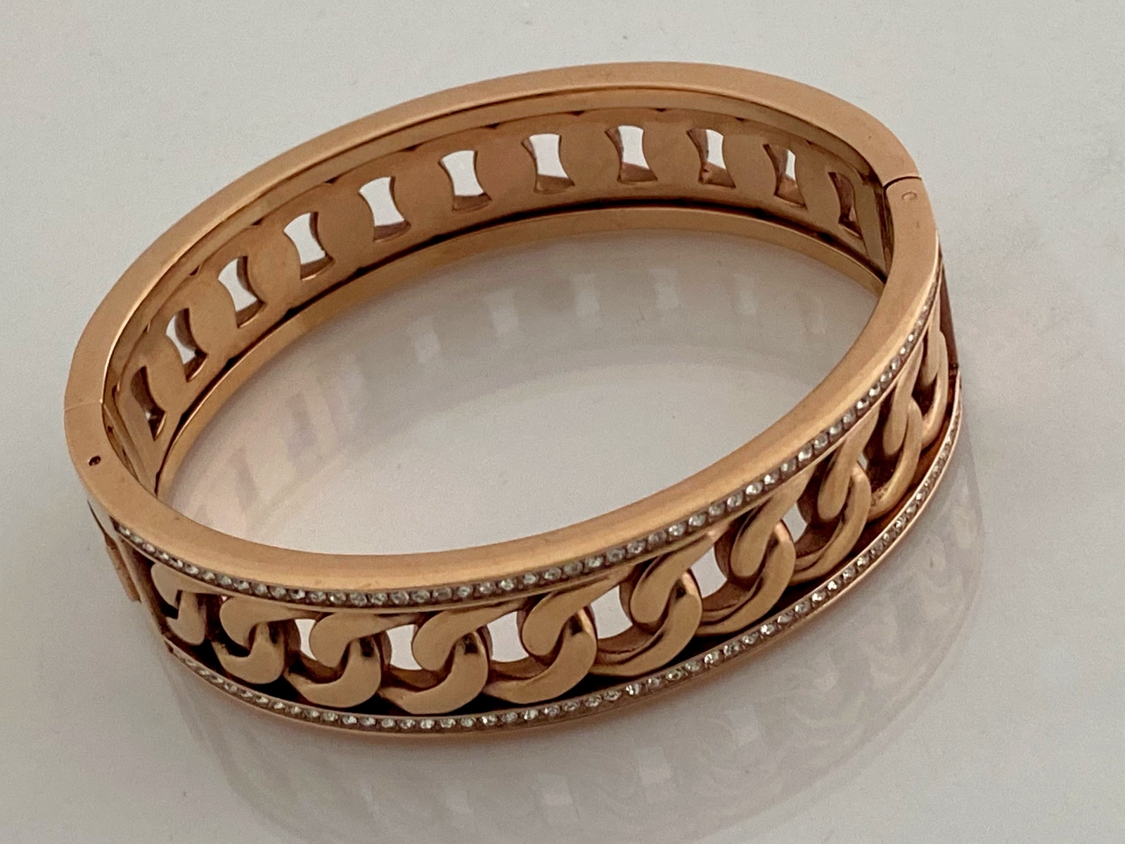 HENRI BENDEL New York Gold Tone Curb Chain Design Hinged Bracelet | Chunky