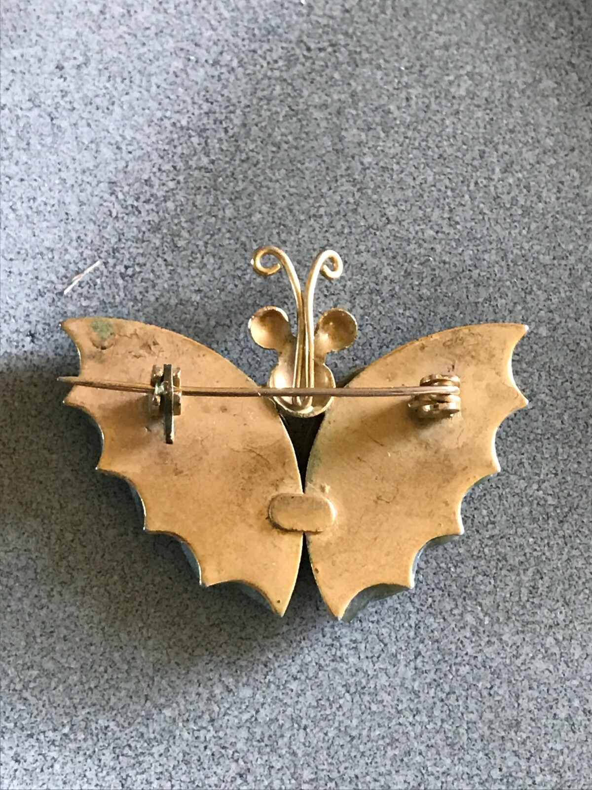 Vintage Small Goldtone Butterfly w Jade Green Stone Wings Brooch Pin – signed on