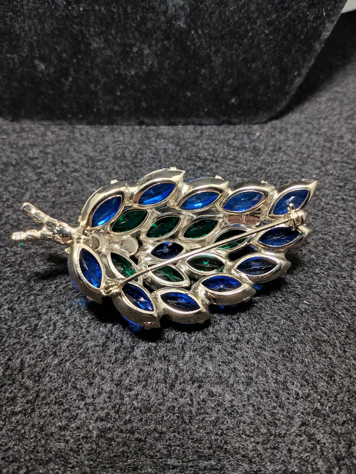 Vintage Emerald Green and Blue Leaf Style Brooch Silver Tone