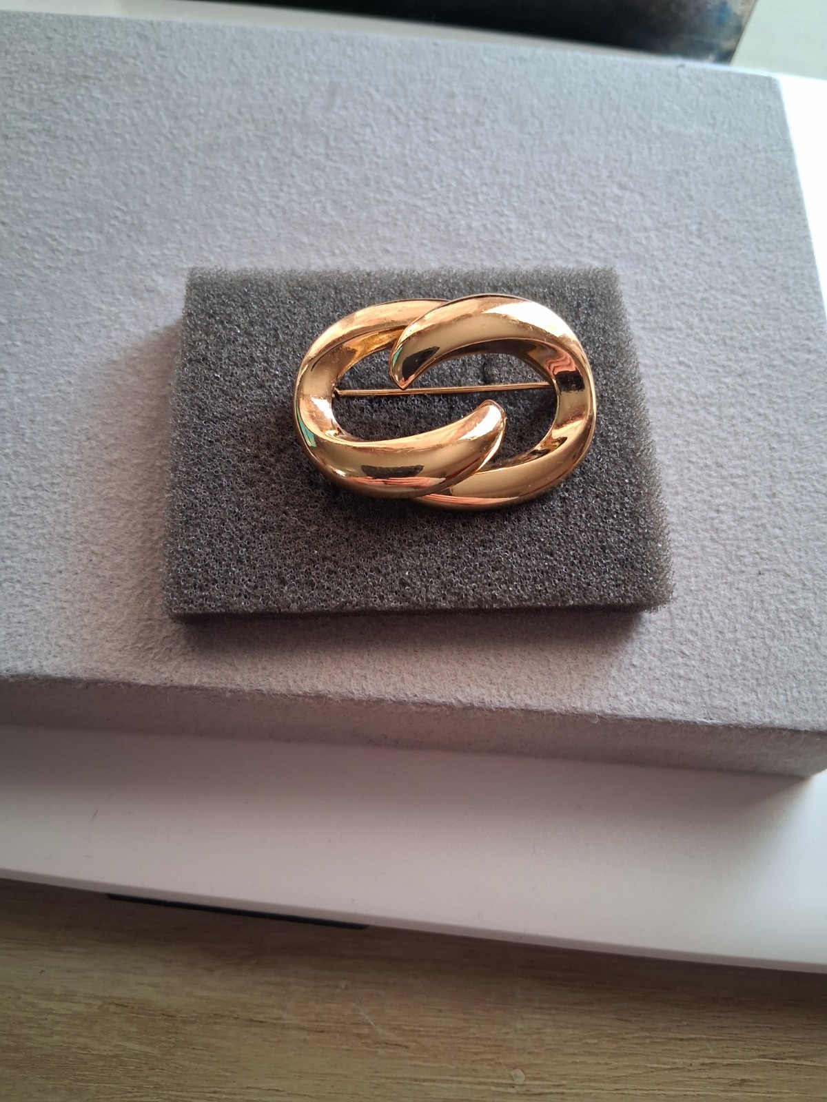 Christian Dior abstract interlocking circle gold-plated brooch. Vintage 1980s-90
