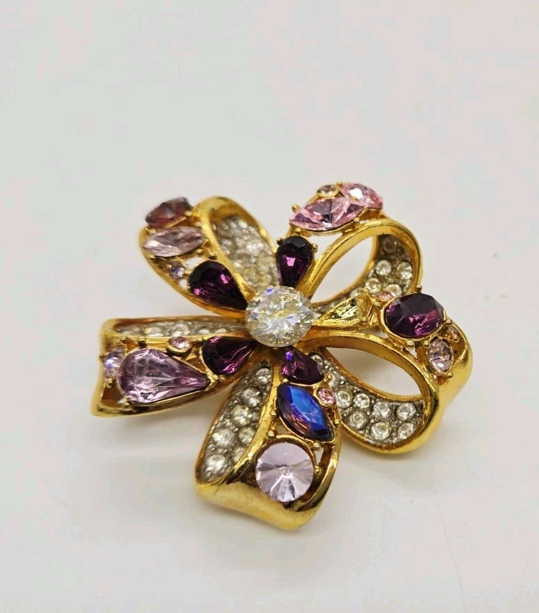 NOLAN MILLER Flower Brooch Gold Tone Purple Pink White Crystal 2 in