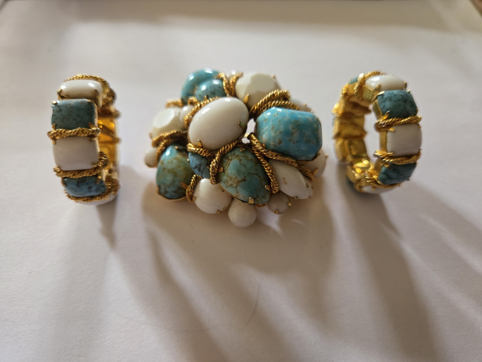 Vintage Vogue Jlry Brooch Pin & Earrings Set Domed Chain Gold Tone Accents