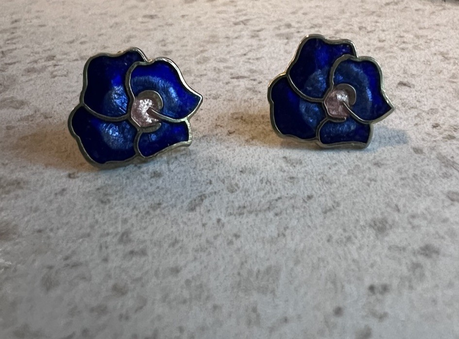 Vintage Enamel Cloisonne Pierced Earrings Flower Gold tone 1/2 Inch Blue C8