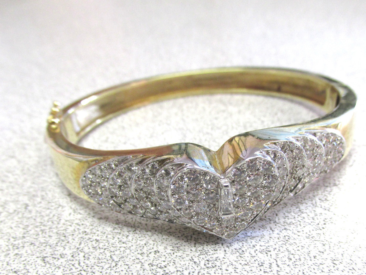 Incredible Diamond Bangle Heart Bracelet VVS1-VS1-G Diamonds Make Offer