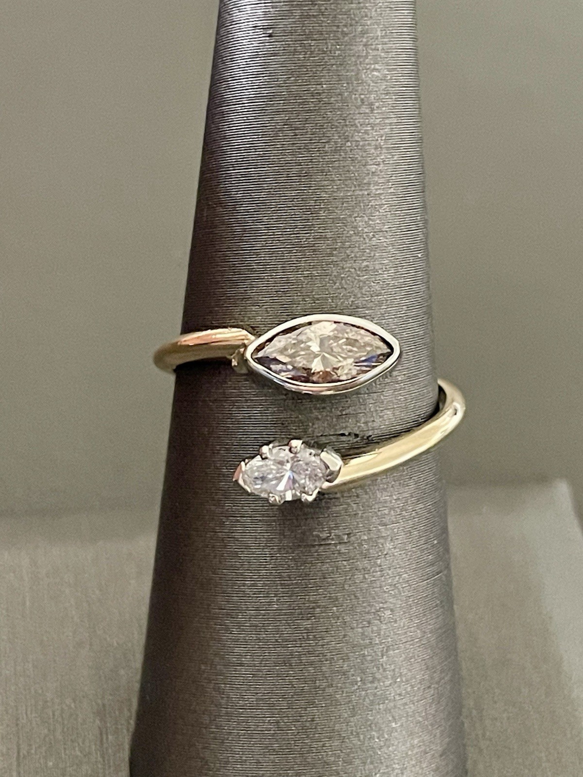 14KT Yellow/White Gold 0.70CTW Champagne And White Diamond Ring. Size 6.75(B44)