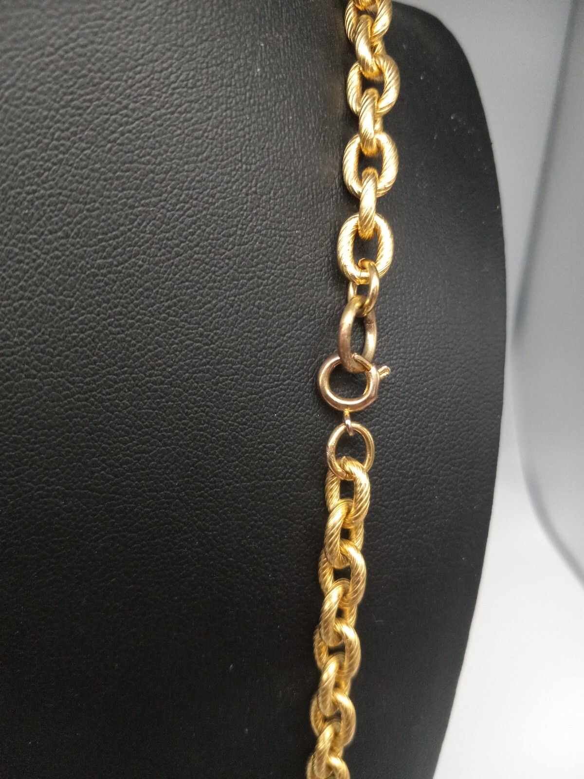 ORENA PARIS Rare Vintage Gold Tone Detailed Alligator Pendant Necklace