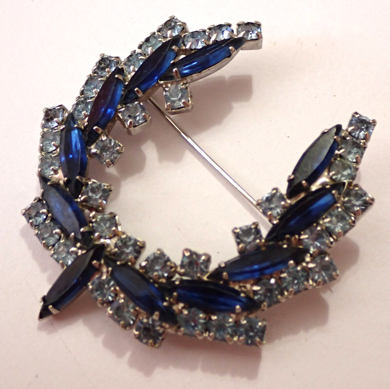 Vintage Blue & Clear Glass Rhinestone Open Wreath Pin Marquise Rounds 2-1/8″