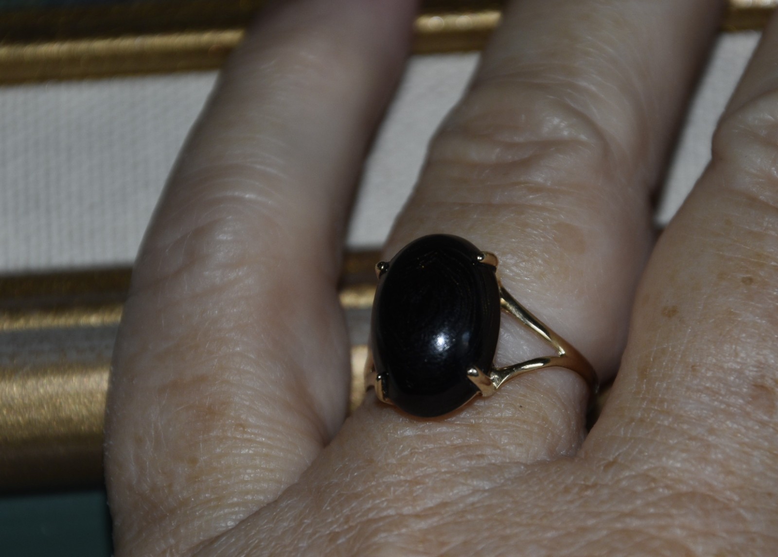 Vintage 2.2 gr. 14K Yellow Gold Prong Set Black Coral Ring Size (6)