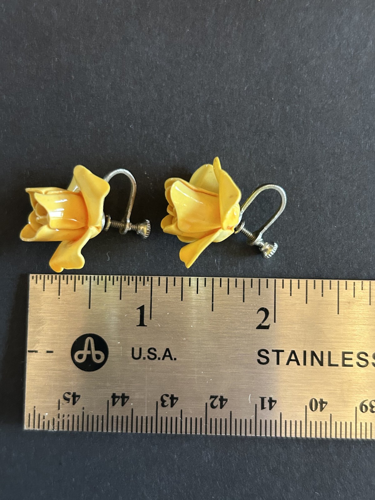 Vintage Mid-Century Yellow Lucite? Brooch and 2 screw-back earrings; all works