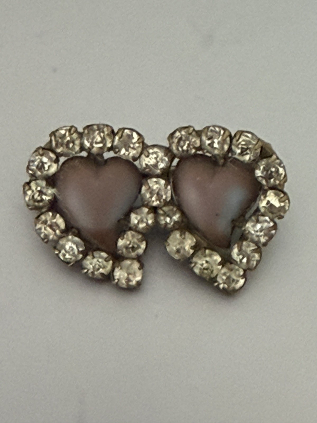 ANTIQUE VICTORIAN SAPHIRET GLASS & PASTE STONES “WITCH’S” HEART BRASS BROOCH PIN