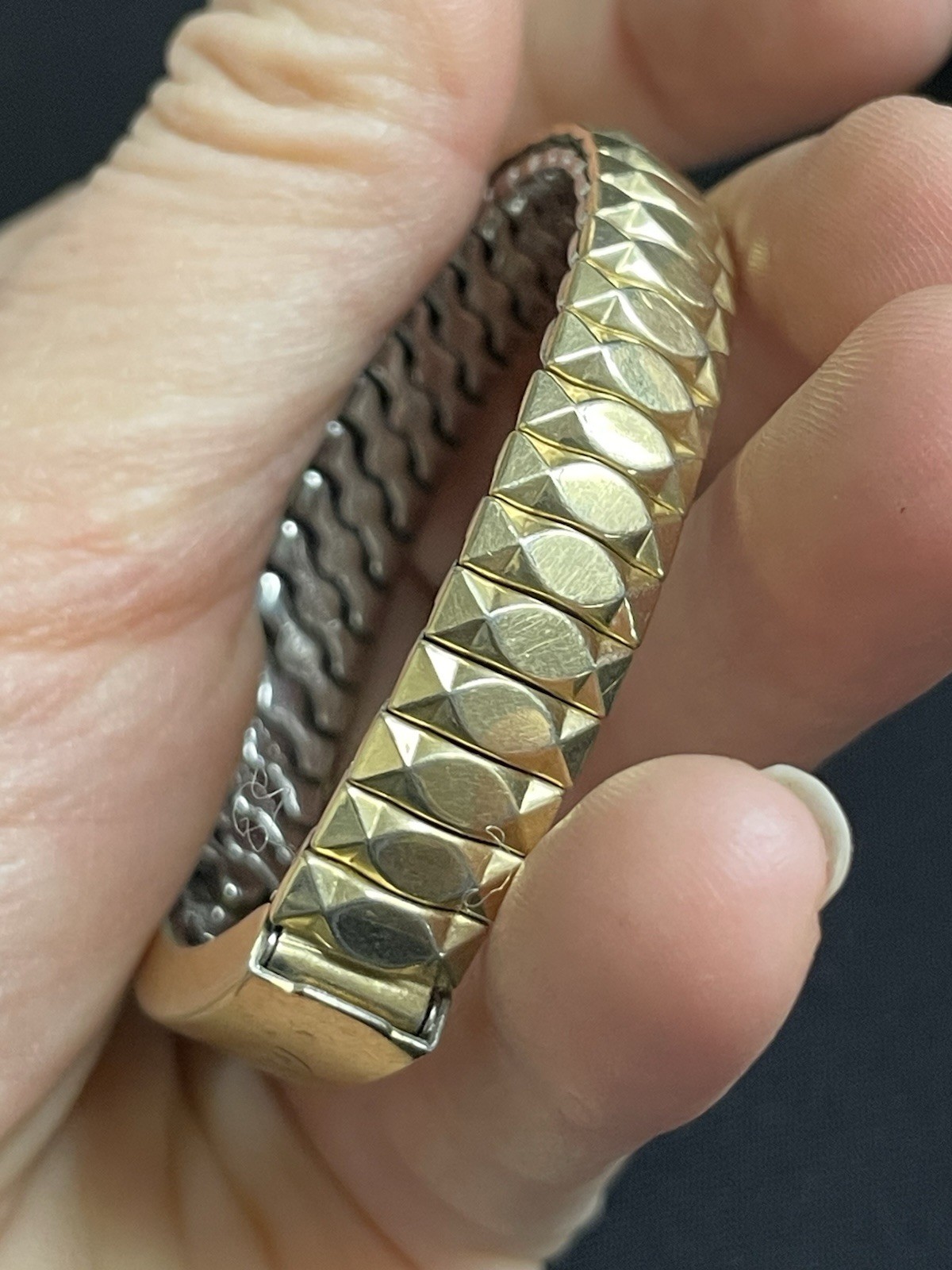 Vtg Engraved ID Bracelet Leanne Cursive Gold-Tone Stretch Band Speidel
