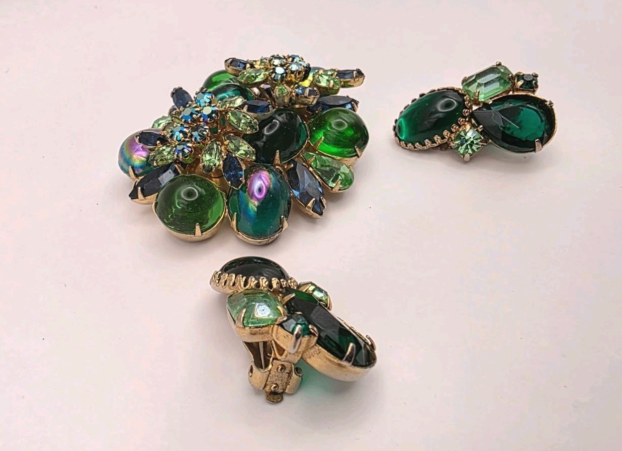 Vintage Unsigned Hattie Carnegie Green, Heliotrope Glass Brooch/Married Earrings