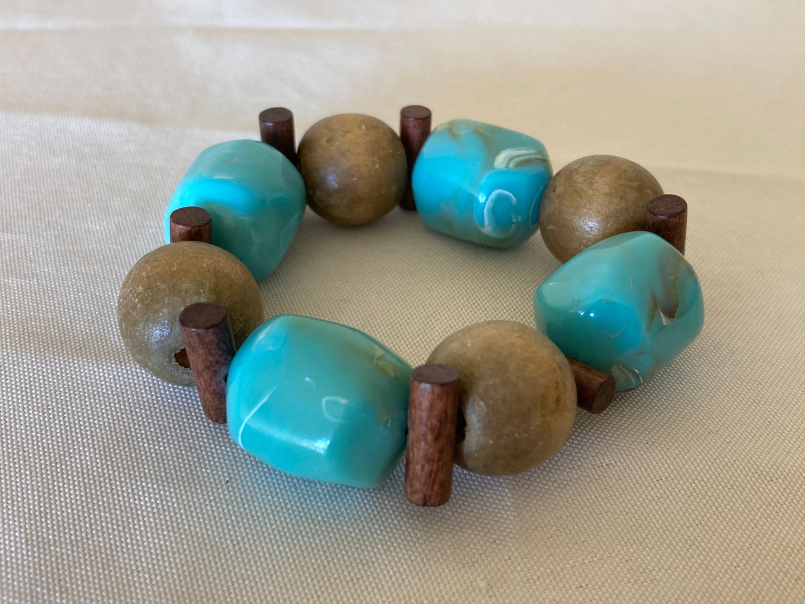 Vintage Large Faux Turquoise Lucite and Wood Bear Stretch Bracelet – 6″