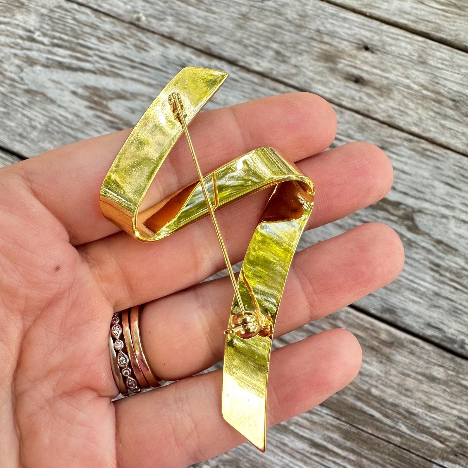 Vintage Jewelry Large Gold Tone Swirl Ribbon Pin Chunky Gold Brooch