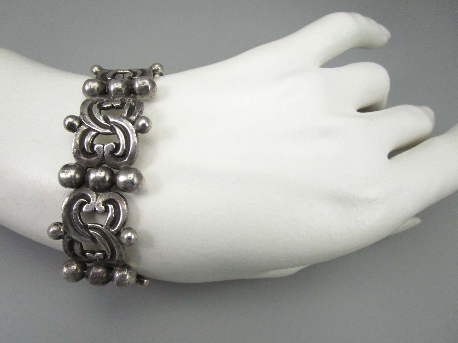MEXICAN 980 STERLING SILVER AGUILAR STYLE SCROLL & BALL BRACELET – 40.7 