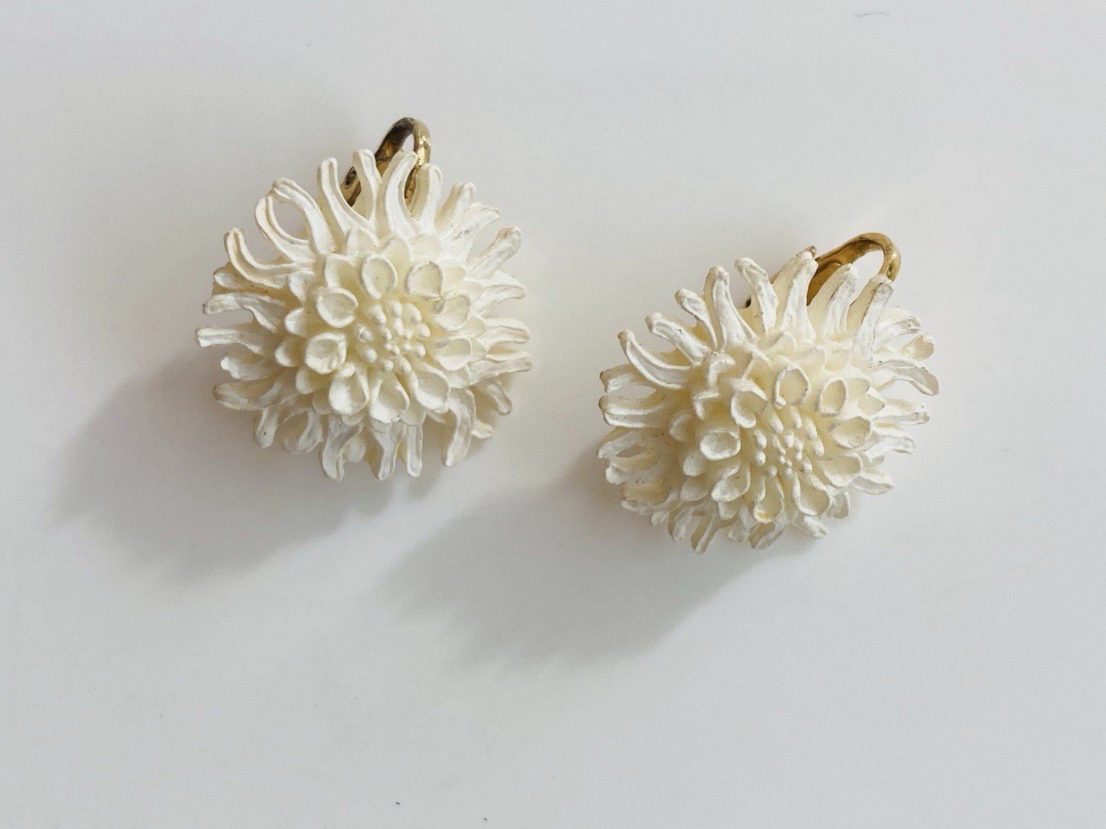 Vintage mid century MCM white celluloid floral clip on earrings