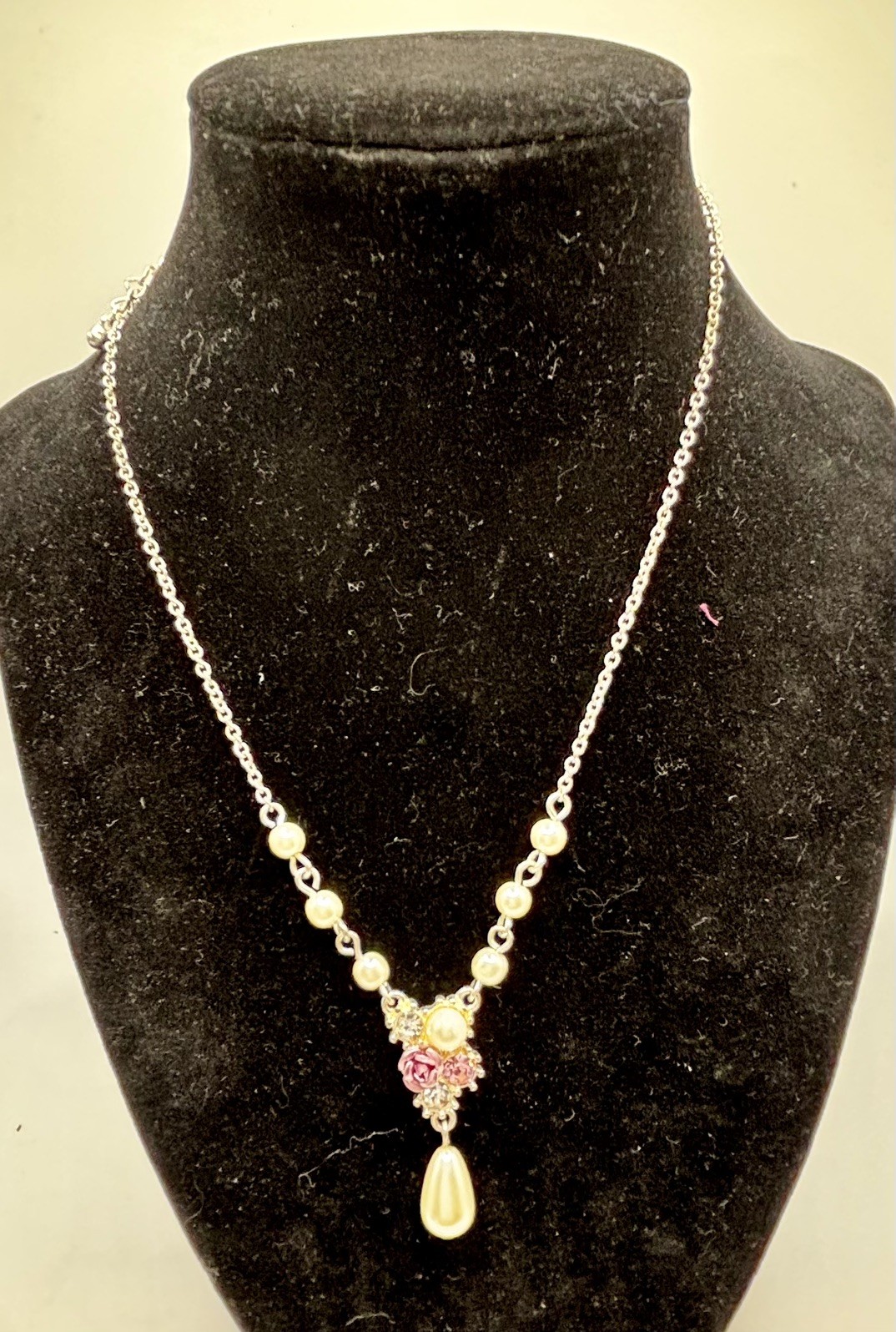 SAO AVON Necklace Faux Pearl and rose Rhinestones 16” with 3” ext.