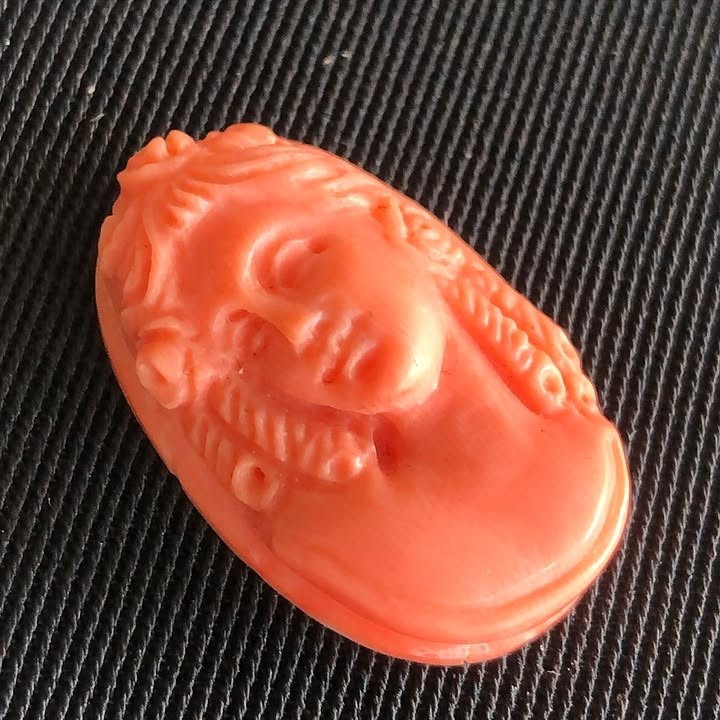 Exquisite Vintage Natural Red Momo Coral Cameo 28mm 5.6g Detailed Carving