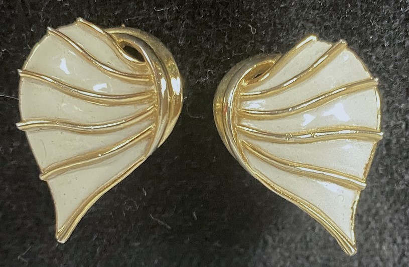 Vintage Signed Trifari Necklace & Earring Set w/4 earring pairs, 1 Brooch, 1 Pin