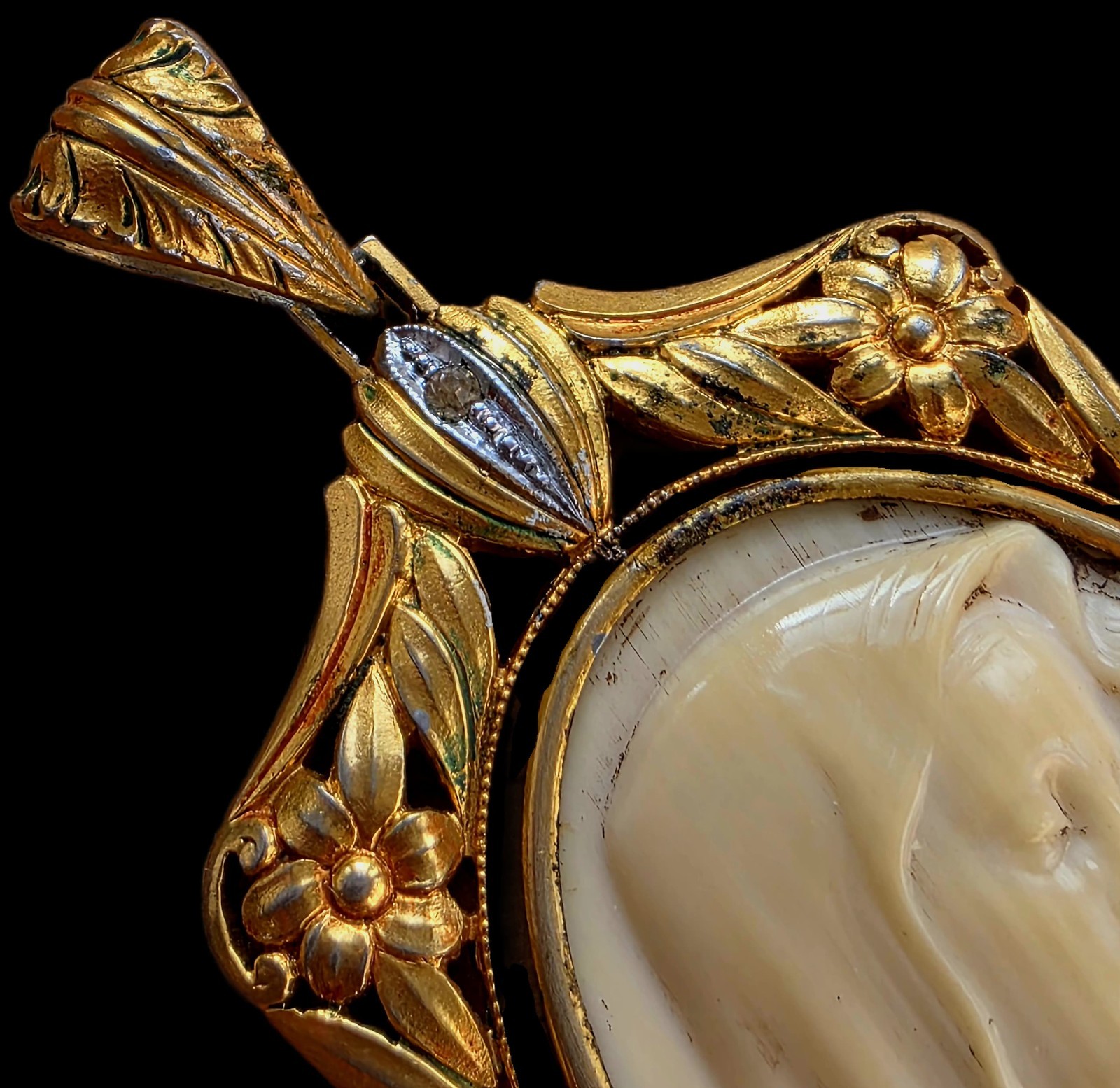 Fine Antique European Art Deco Bronze Gold Virgin Mary Pendant Medal Ca 1900