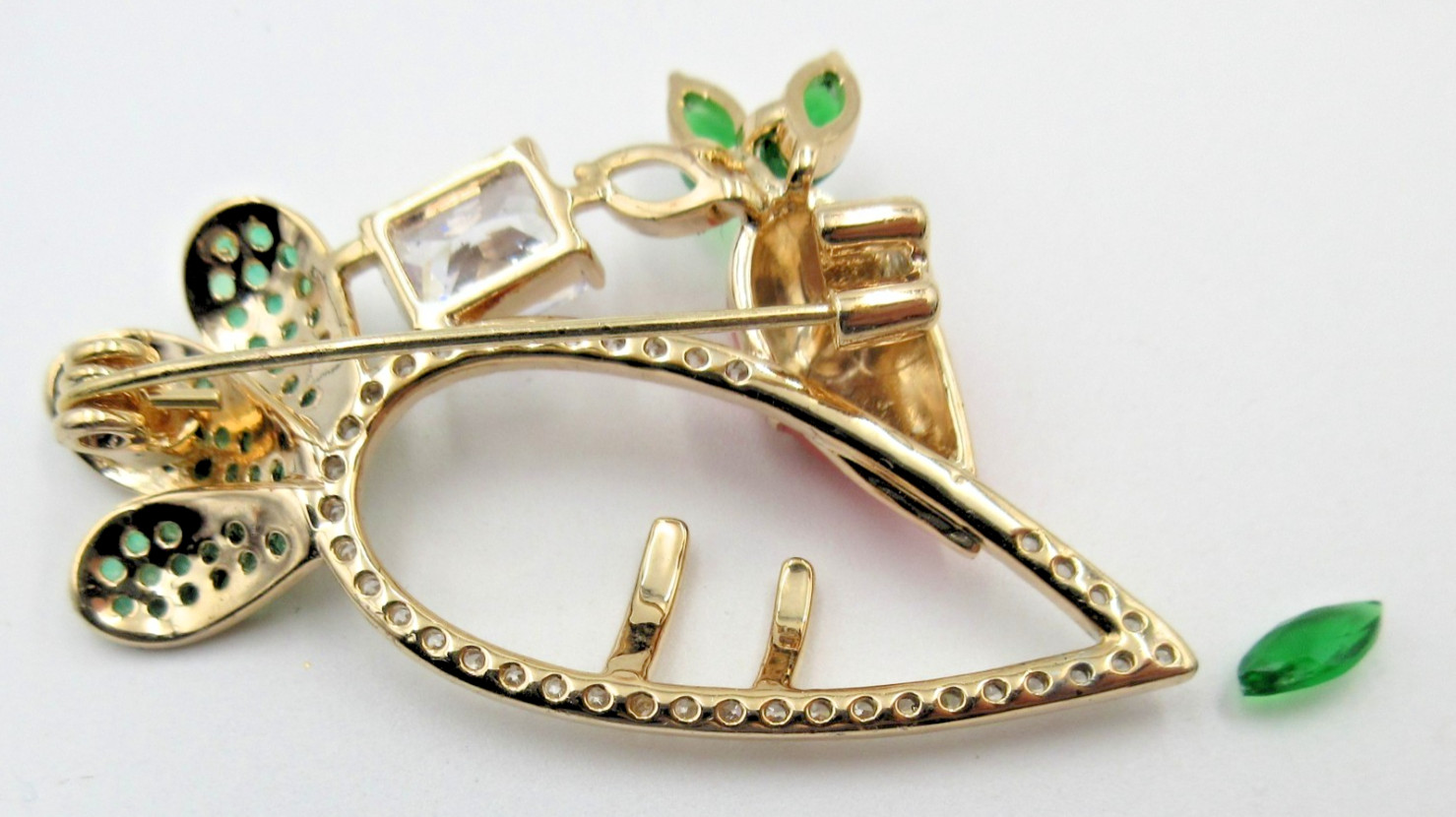 VTG CARROT Open work Brooch Pin Orange CLEAR RHINESTONE gold tone GLUE green pc