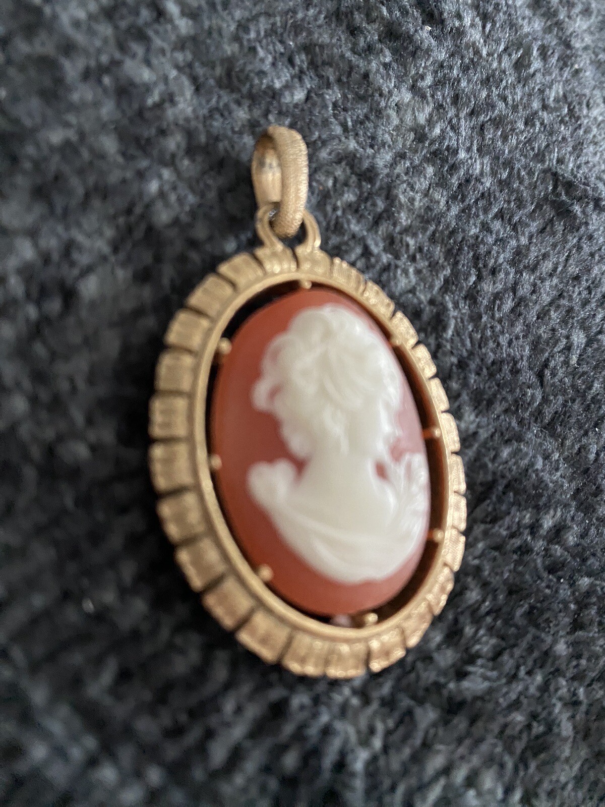 Avon Faux Cameo & Fleur De Lis Revere Pendant Gold Tone signed