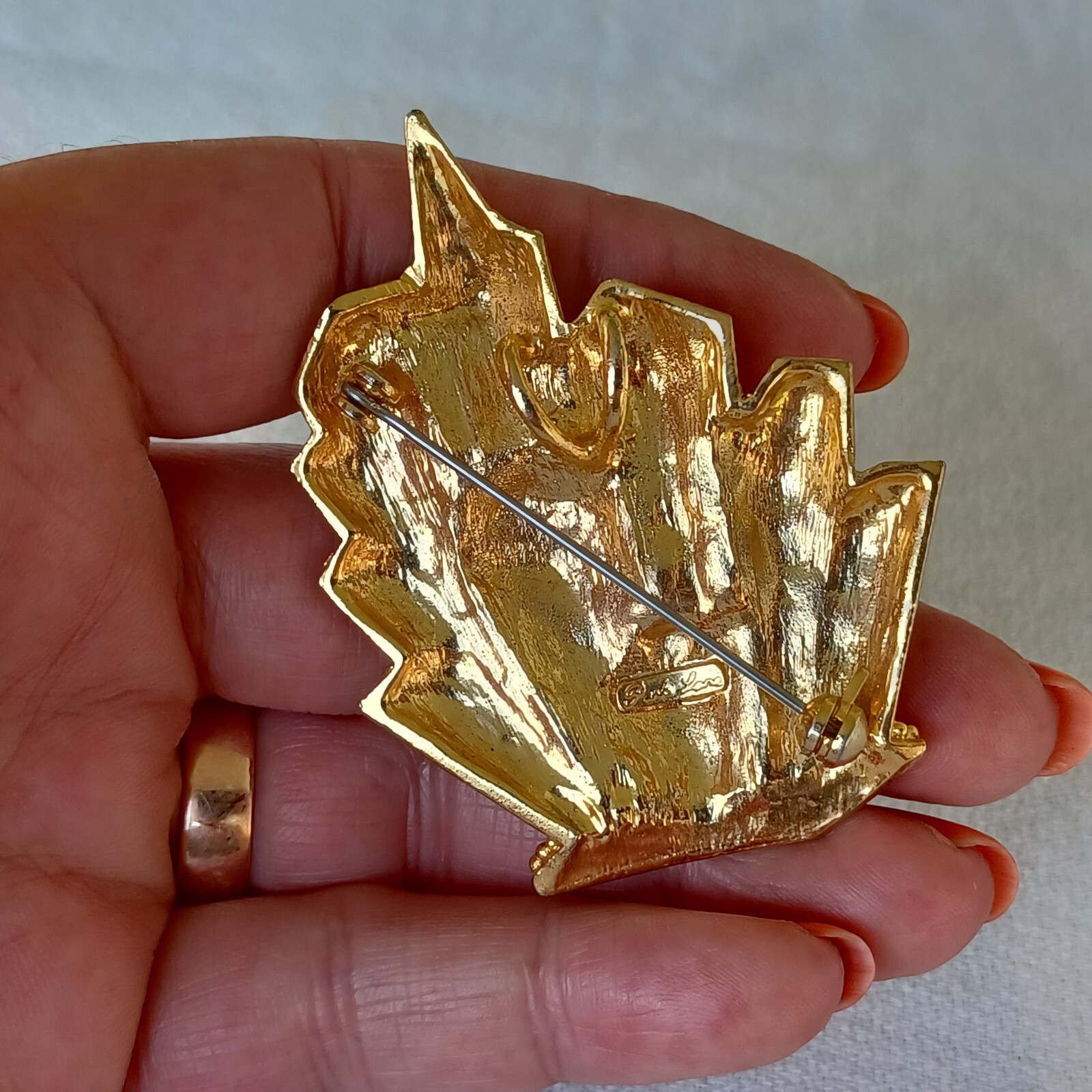 Vintage Park Lane Gold Tone ‘City High Rise Buildings’ Brooch Pin & Pendant 2.5″
