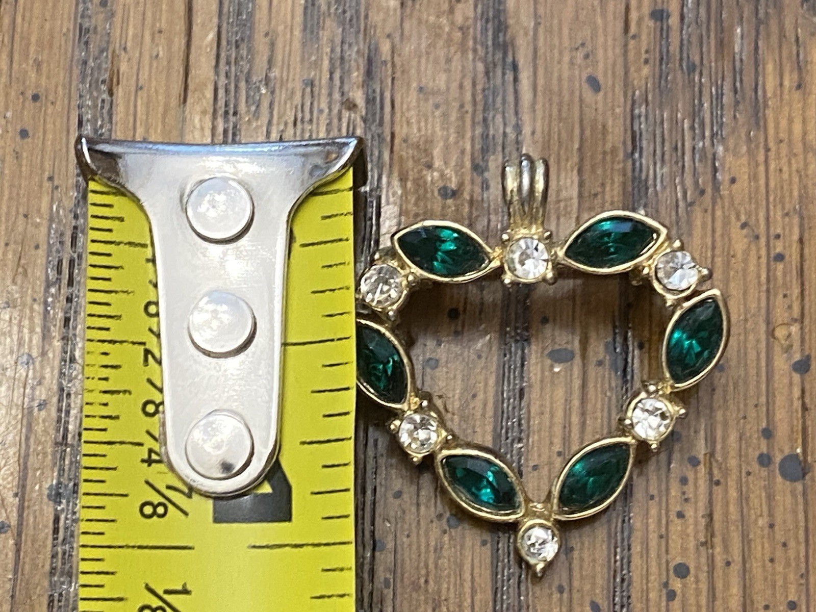 1” May Birthstone Green Faux Stones Heart Shaped Gold Tone Brooch Pin Pendant