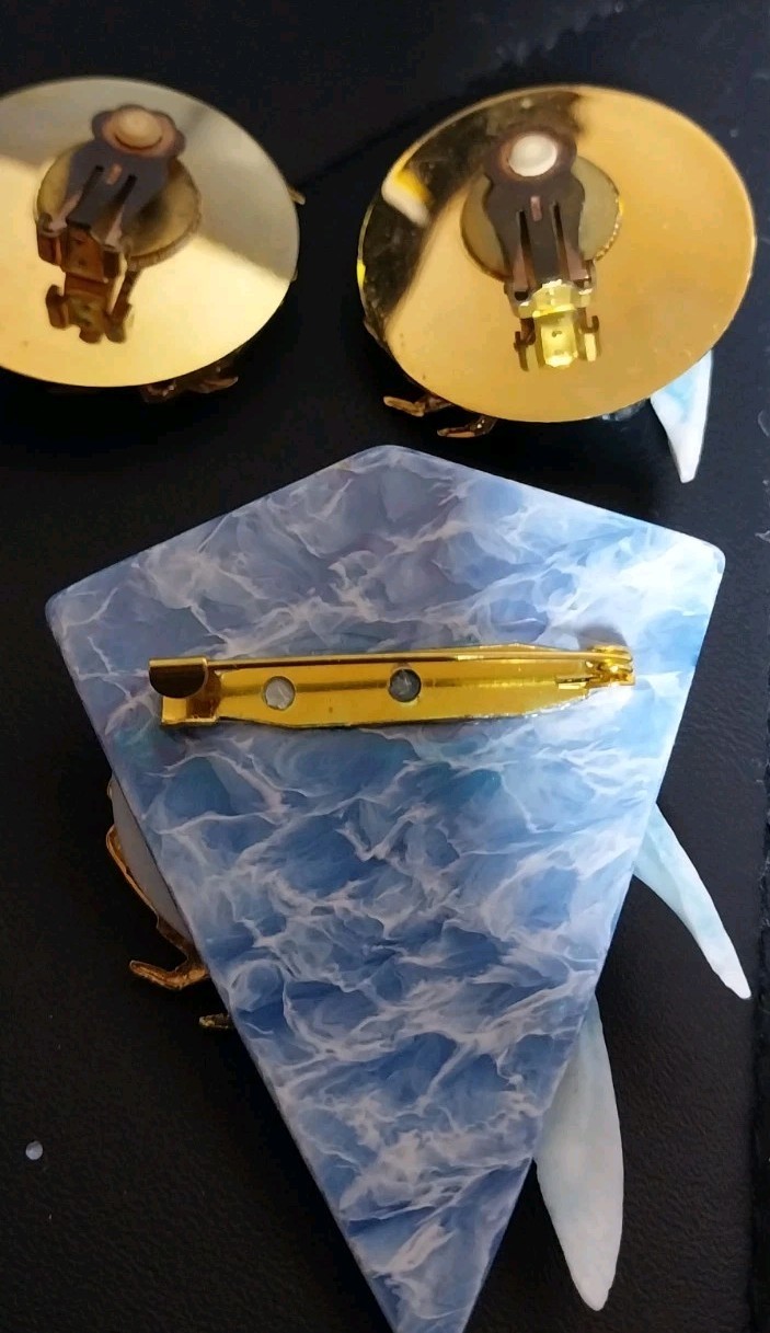 Unique Crab Earrings And Brooch Set Blue White Gold-tone Clip-On Earrings