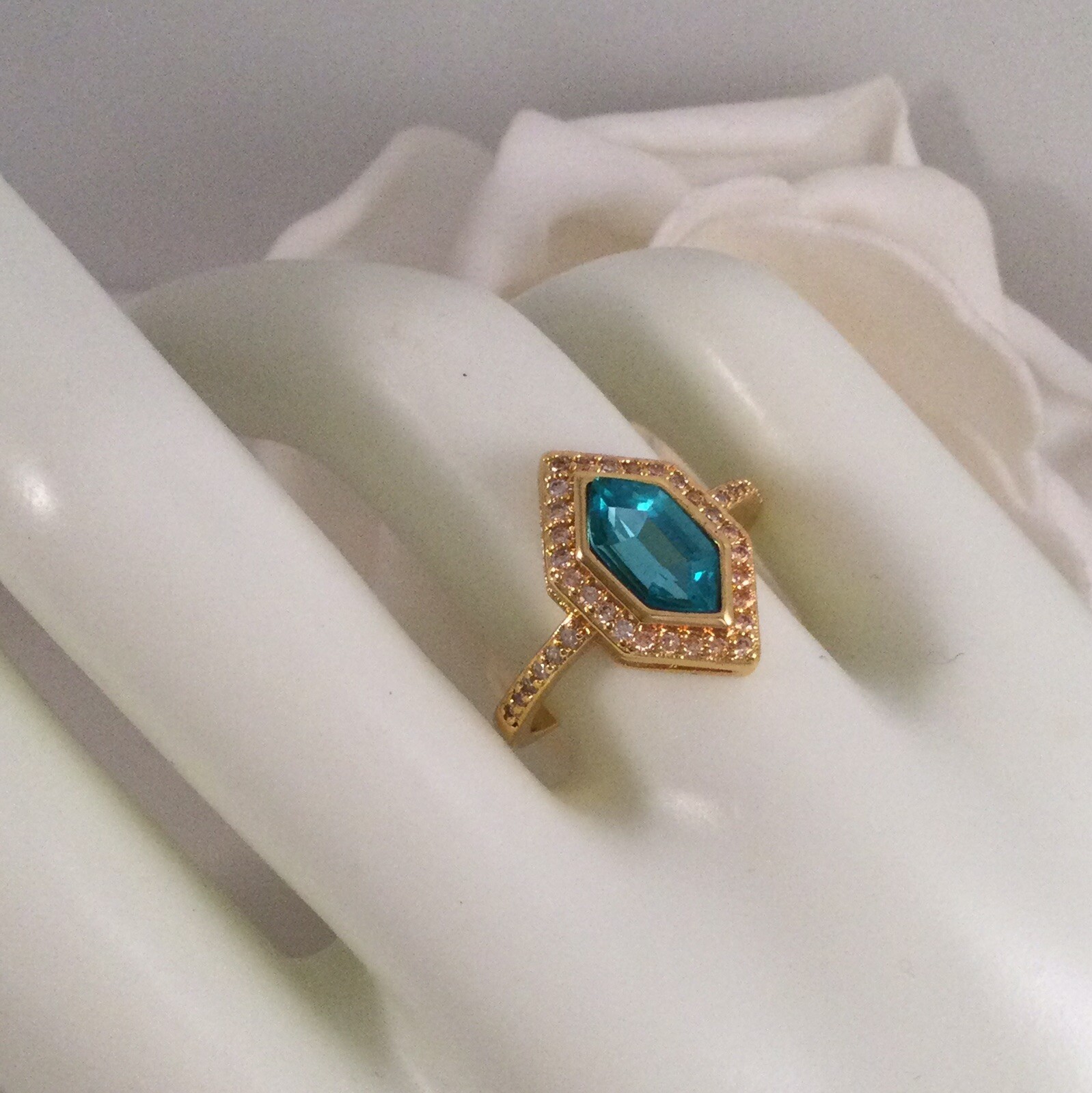 Vintage Jewellery Gold Ring Blue Topaz White Sapphires Antique Deco Jewelry sz 7