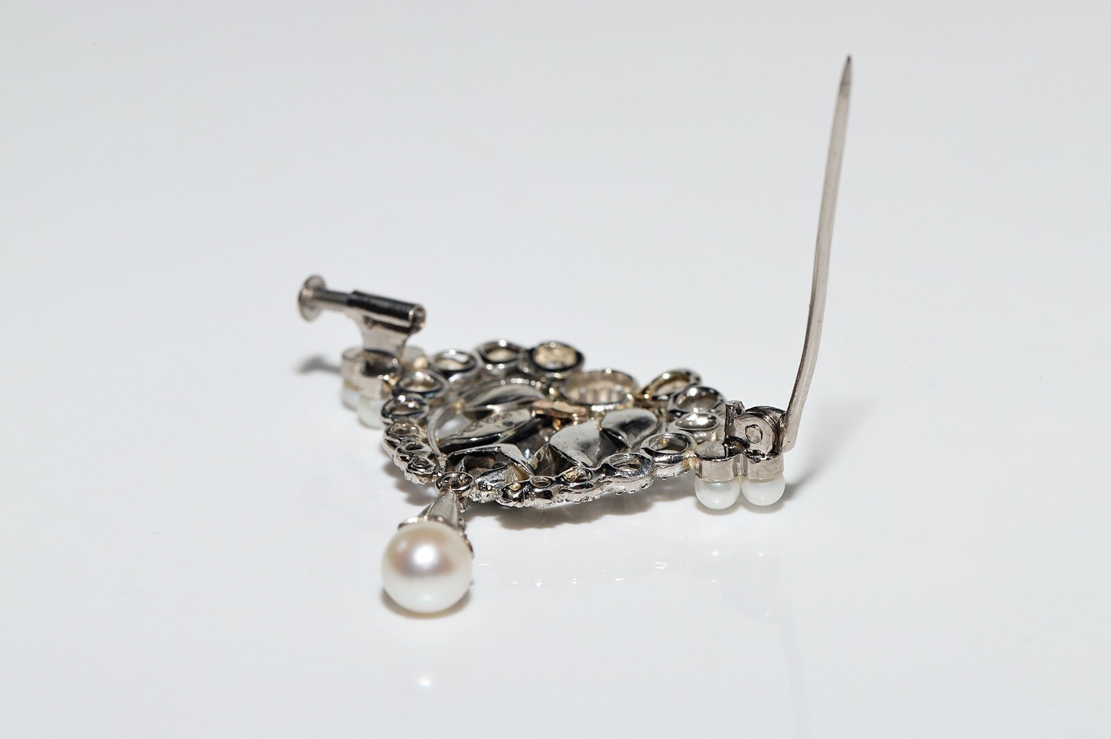Antique Circa 1920s Platinum Art Deco Natural Diamond Decorated Brooch