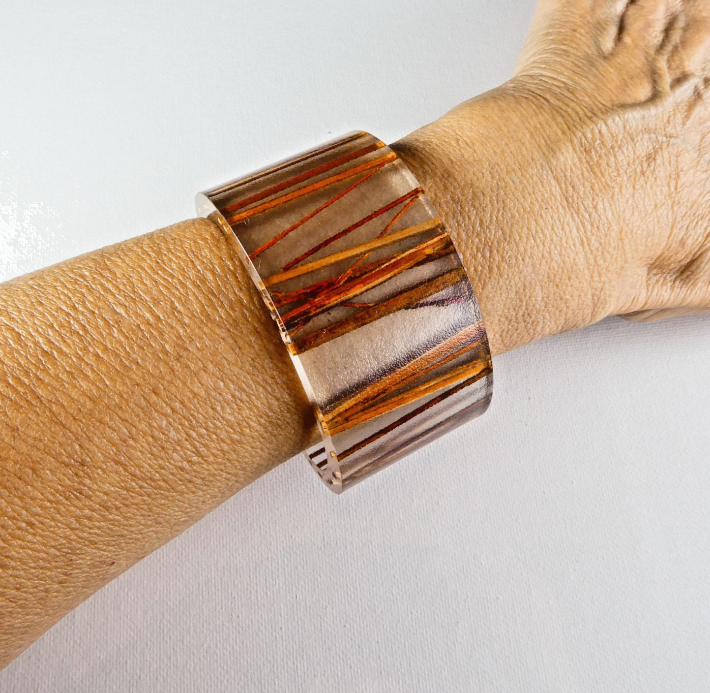 Vintage Lucite Modernist Cuff Bracelet Thick Chunky Brown Linear Inlays NICE!